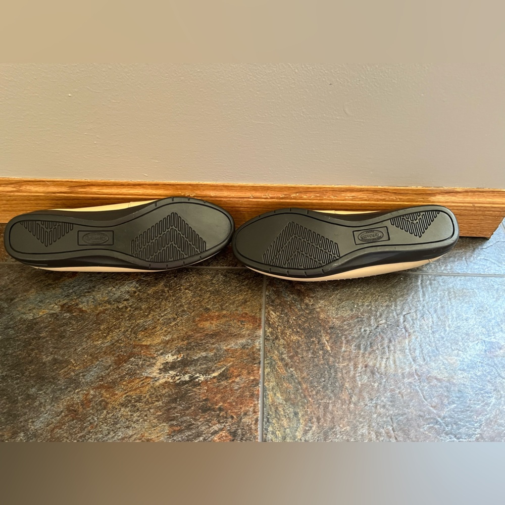 New women's Dr. Scholl’s Kiltie tassel slip on loafers.Cream/light tan.Size 6.5 - Picture 7 of 8
